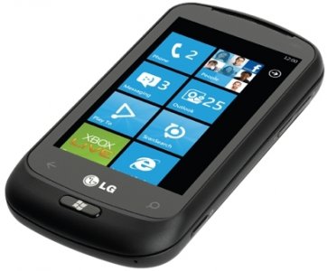 Picture 2 of the LG Optimus Quantum.