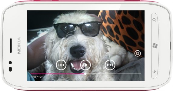 Picture 3 of the Nokia Lumia 710.