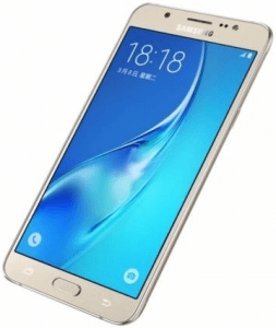 Picture 3 of the Samsung Galaxy J7 (2016).